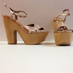 Sam Edelman bronze gold snakeskin platform shoes heels
